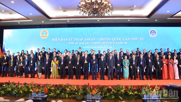 Các đại biểu tham dự Diễn đàn tư pháp ASEAN-Trung Quốc lần thứ tư. (Ảnh: ANH ĐÀO)