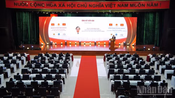 Toàn cảnh bế mạc Diễn đàn Phát triển bền vững Việt Nam 2026. (Ảnh: ANH ĐÀO)