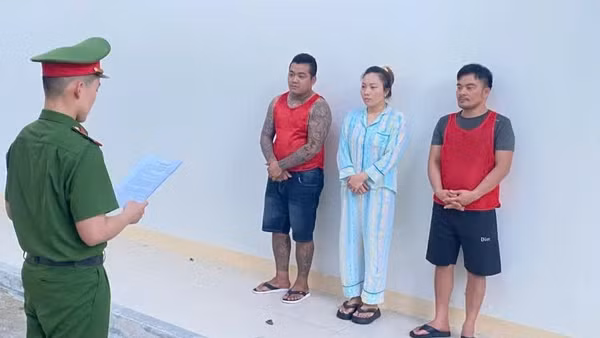 Ba đối tượng trong đường dây mua bán người dưới 16 tuổi bị bắt tạm giam. (Ảnh: Công an cung cấp)