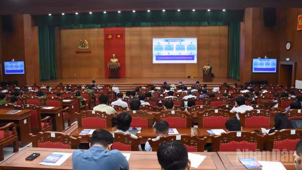 Toàn cảnh hội nghị. (Ảnh: ANH ĐÀO)