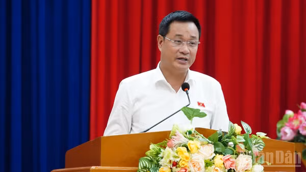 Đồng chí Lê Ngọc Quang, Ủy viên Trung ương Đảng, Bí thư Thành ủy, Trưởng đoàn Đại biểu Quốc hội thành phố Đà Nẵng phát biểu tại buổi tiếp xúc cử tri. (Ảnh: ANH ĐÀO)