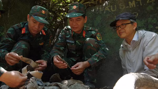 Phát hiện nhiều di vật, nghi của Đội Phẫu 5, Quân y Mặt trận 4 Quảng Đà. (Ảnh: QUANG CƯỜNG)