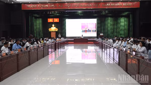 Toàn cảnh buổi gặp mặt. (Ảnh: ANH ĐÀO)