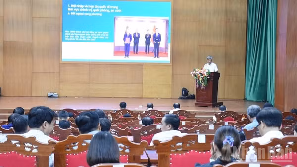 Quang cảnh hội nghị. 
