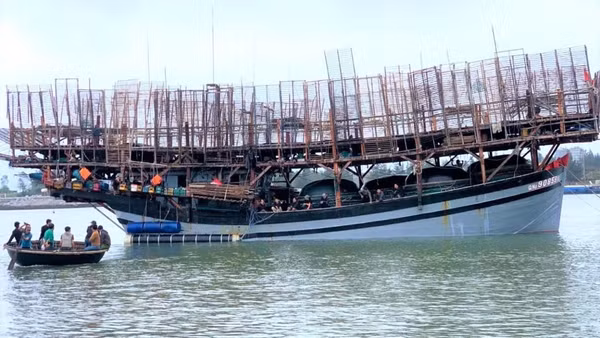 Tàu cá QNa-90859-TS khi đang neo đậu tại cảng An Hòa, xã Núi Thành, thành phố Đà Nẵng. (Ảnh: Địa phương cung cấp)