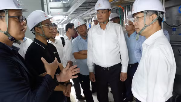 Chánh án Tòa án nhân dân tối cao Nguyễn Văn Quảng khảo sát tiến độ dự án Fab-Lab tại Đà Nẵng. (Ảnh: T.C)