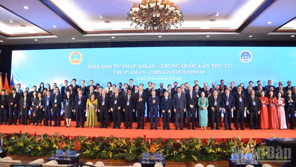 Khai mạc Diễn đàn Tư pháp ASEAN-Trung Quốc lần thứ tư với chủ đề “Tăng cường hợp tác tư pháp trong bối cảnh hội nhập quốc tế và kỷ nguyên số”. (Ảnh: ANH ĐÀO)