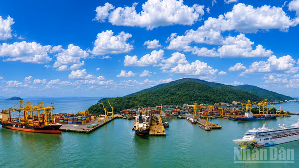 Cảng Đà Nẵng hướng tới cảng xanh-cảng thông minh-trung tâm Logistics hàng đầu khu vực. (Ảnh: ANH ĐÀO)