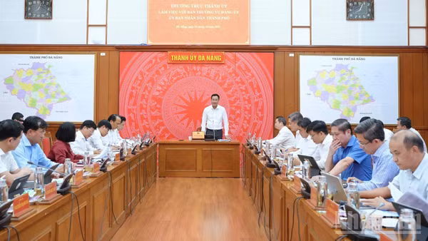 Quang cảnh buổi làm việc. (Ảnh: ANH ĐÀO)