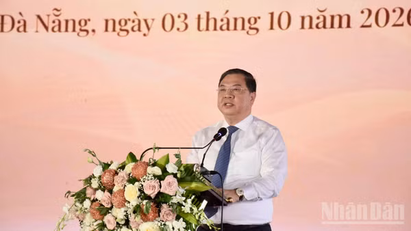 Đồng chí Phạm Gia Túc, Ủy viên Bộ Chính trị, Phó Thủ tướng Thường trực Chính phủ dự, phát biểu ý kiến chỉ đạo. (Ảnh: ANH ĐÀO)