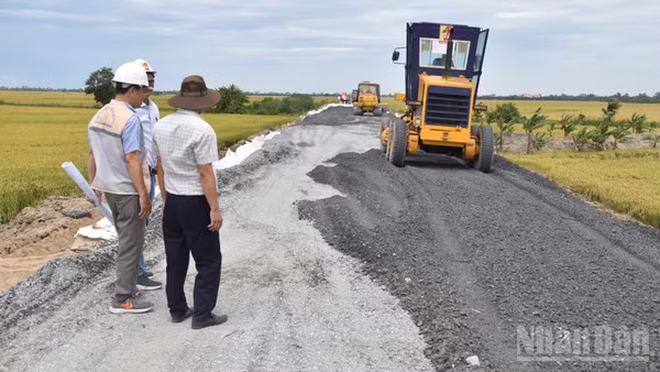 Dự án xây dựng tuyến đường tỉnh 857 (đoạn Quốc lộ 30-đường tỉnh 845) giải ngân 55 tỷ đồng, đạt 13,1% kế hoạch. (Ảnh: NGUYỄN SỰ)