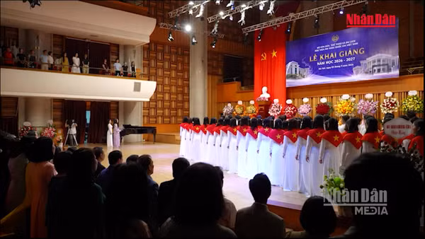 [Video] Lễ Khai giảng đặc biệt của Học viện Âm nhạc Quốc gia Việt Nam 