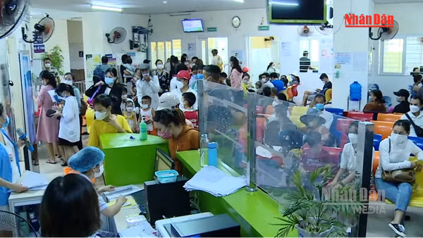 [Video] Không để người dân khám, xét nghiệm lại để cập nhật Sổ sức khỏe điện tử