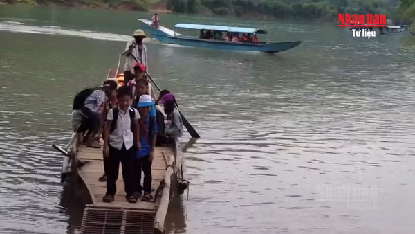 [Video] Không để học sinh nghỉ học, bỏ học vì điều kiện giao thông khó khăn