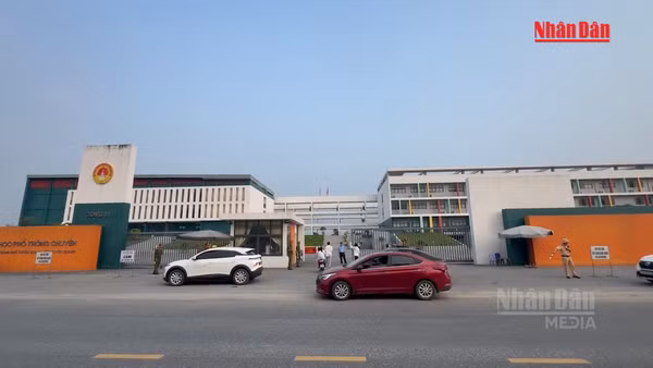 [Video] Thí sinh Điểm thi THPT Chuyên Tuyên Quang hoàn thành thi lại 