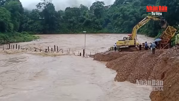 [Video] Thủ tướng yêu cầu chủ động sơ tán dân khỏi khu vực nguy cơ ngập sâu, lũ quét