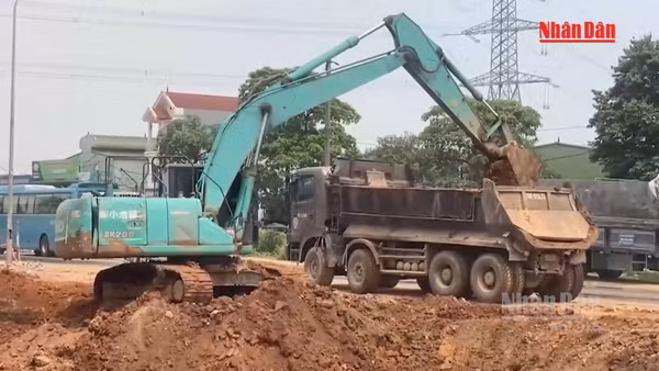 [Video] Tạm dừng công trình có nguy cơ gây ùn tắc trên tuyến huyết mạch dịp 2/9