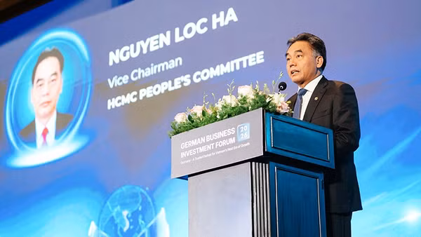Phó Chủ tịch Thường trực Ủy ban nhân dân Thành phố Hồ Chí Minh Nguyễn Lộc Hà phát biểu tại diễn đàn. (Ảnh: Ban tổ chức)