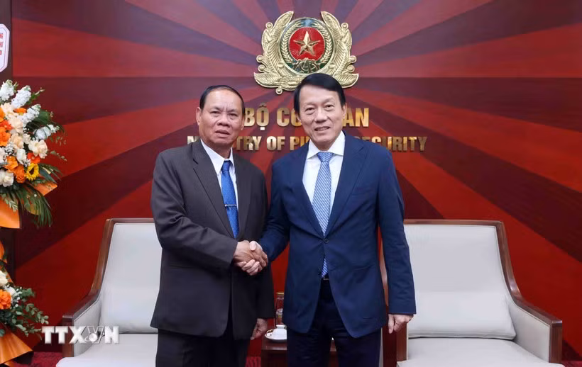 thuong-truc-ban-bi-thu-lao-chuc-mung-bo-cong-an-nhan-dai-hoi-dang-xiv-thanh-cong-8550947.jpg
