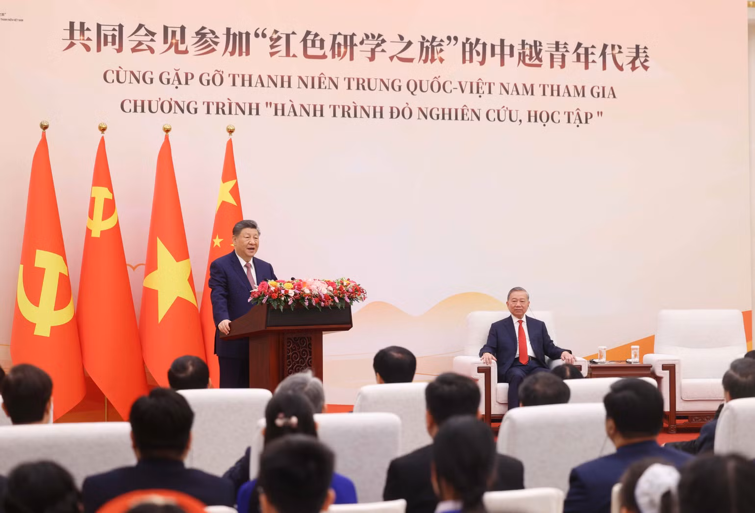 vna-potal-tong-bi-thu-chu-tich-nuoc-to-lam-va-tong-bi-thu-chu-tich-nuoc-tap-can-binh-gap-go-thanh-nien-hai-nuoc-8702385.jpg