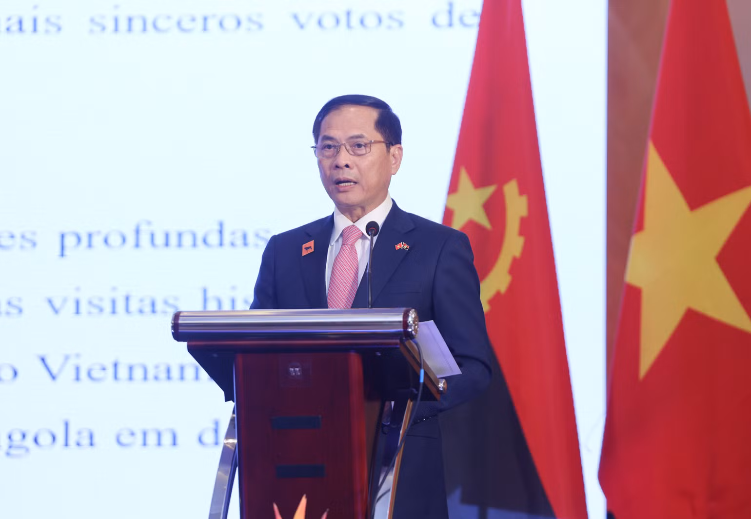 vna-potal-chu-tich-nuoc-du-le-ky-niem-50-nam-thiet-lap-quan-he-ngoai-giao-viet-nam-angola-8197209.jpg