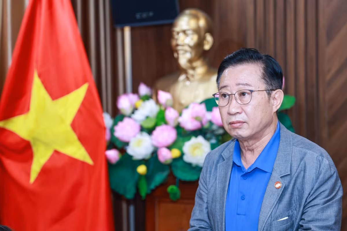 Ông Lý Xương Căn chia sẻ về hành trình lịch sử của Hoàng tử Lý Long Tường và những kết nối giữa Việt Nam và Hàn Quốc qua nhiều thế hệ. (Ảnh: Quang Vinh)