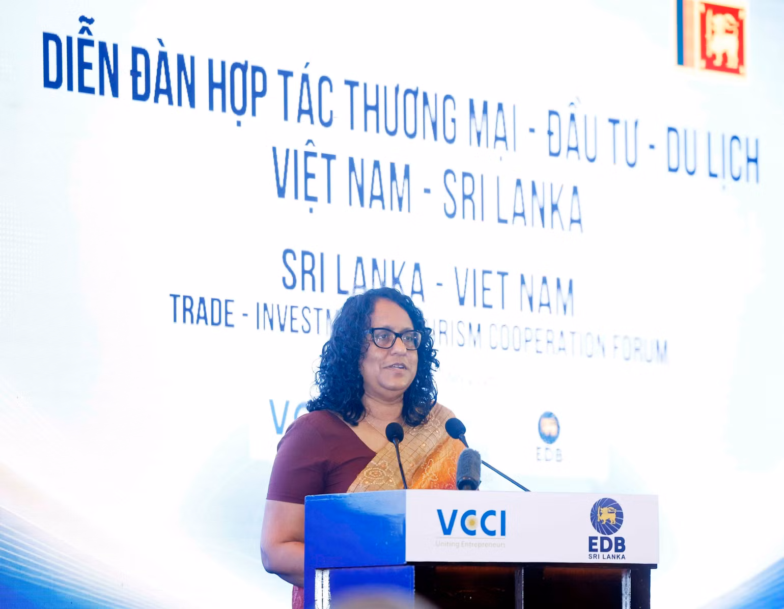 vna-potal-tong-bi-thu-chu-tich-nuoc-to-lam-thu-tuong-sri-lanka-harini-amarasuriya-du-dien-dan-doanh-nghiep-viet-nam-sri-lanka-8749522.jpg