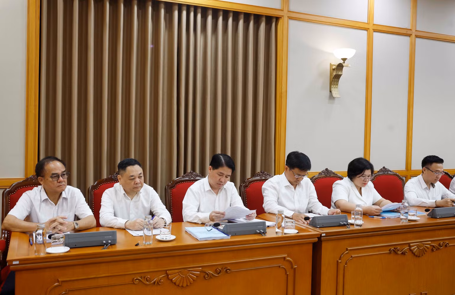 vna-potal-bo-chinh-tri-danh-gia-3-nam-thuc-hien-nghi-quyet-so-31-nqtw-ve-phat-trien-thanh-pho-ho-chi-minh-8762814.jpg