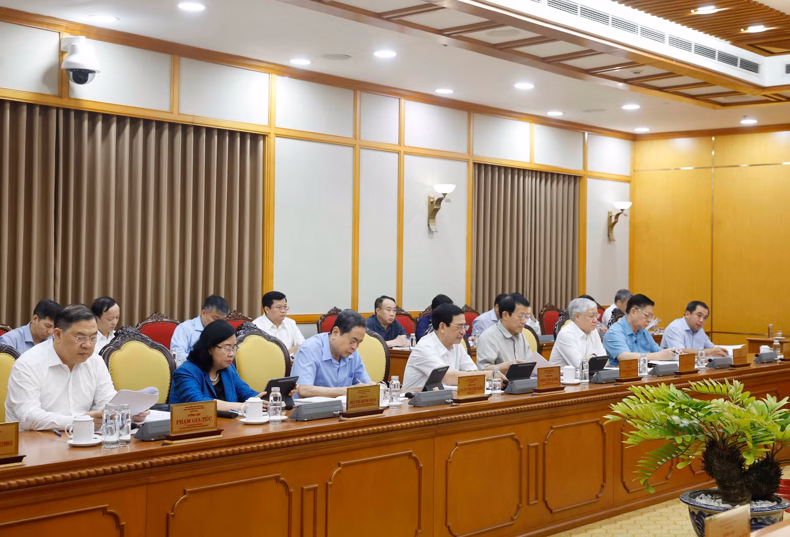 vna-potal-bo-chinh-tri-danh-gia-3-nam-thuc-hien-nghi-quyet-so-31-nqtw-ve-phat-trien-thanh-pho-ho-chi-minh-8762811.jpg