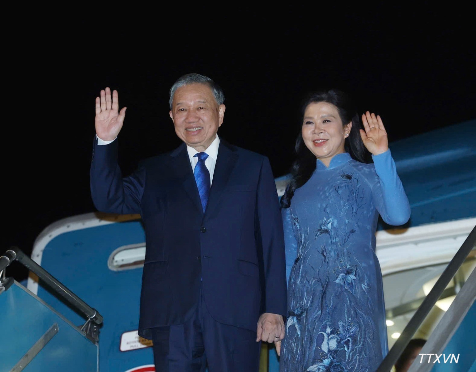 Tổng Bí thư, Chủ tịch nước Tô Lâm và Phu nhân Ngô Phương Ly rời Hà Nội, lên đường thăm Đan Mạch, EU và Bỉ. (Ảnh: TTXVN)