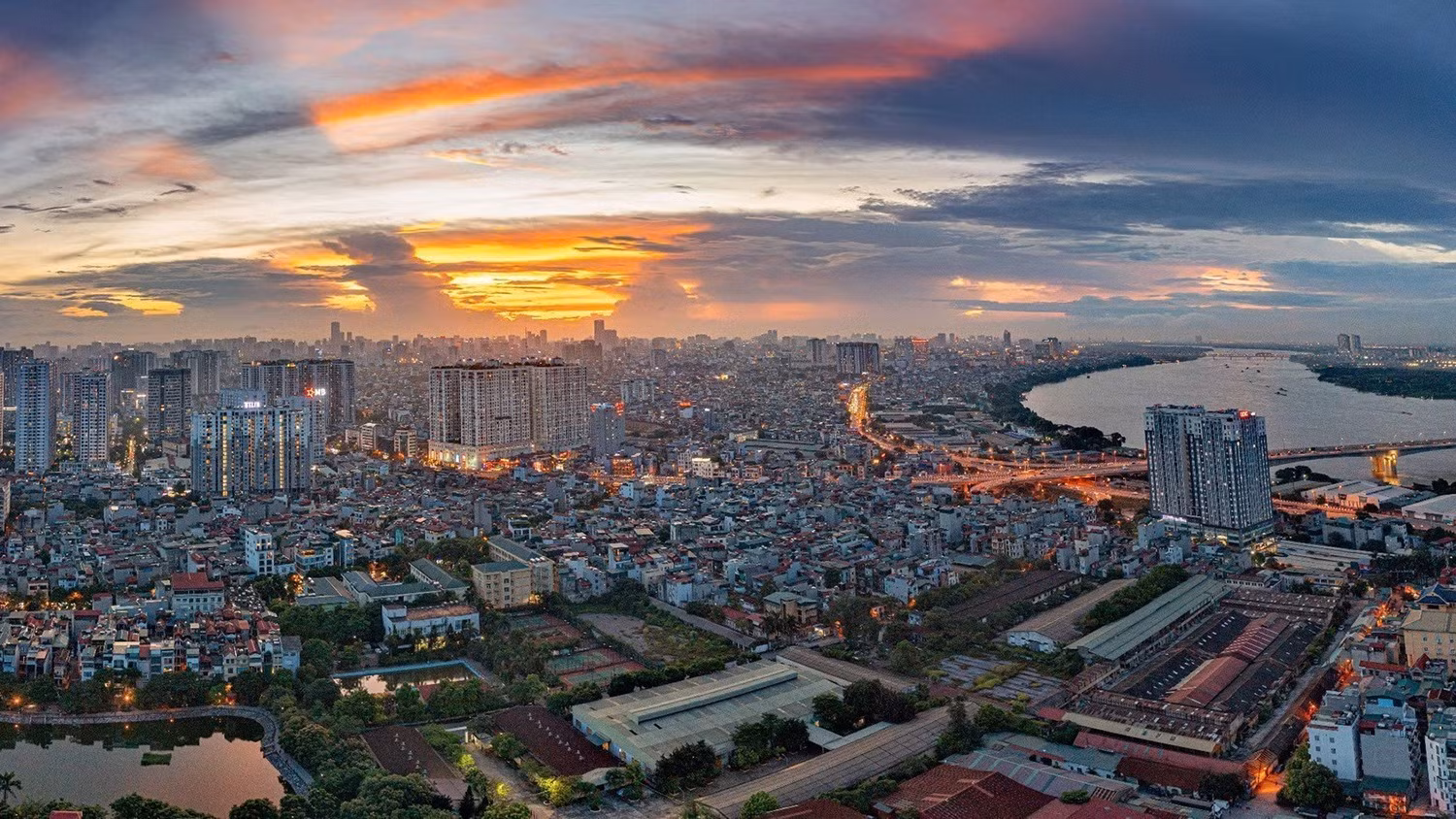 vna-potal-xao-xuyen-chieu-thu-ha-noi-7608192.jpg