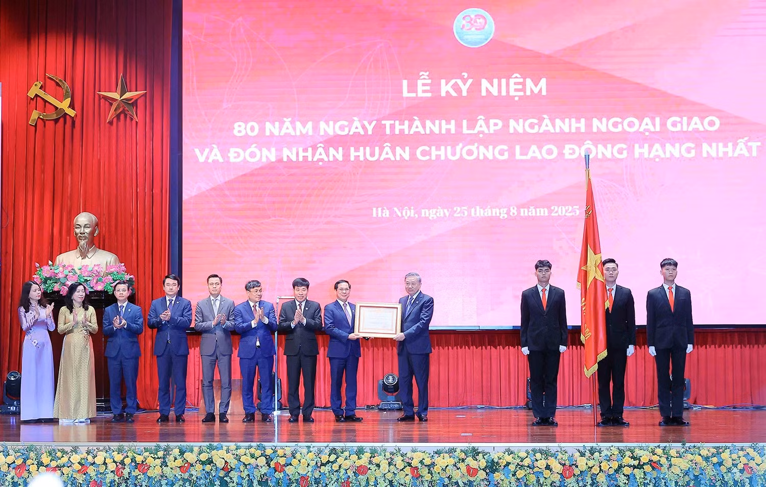 vna-potal-tong-bi-thu-to-lam-du-le-ky-niem-80-nam-ngay-thanh-lap-nganh-ngoai-giao-8232966.jpg