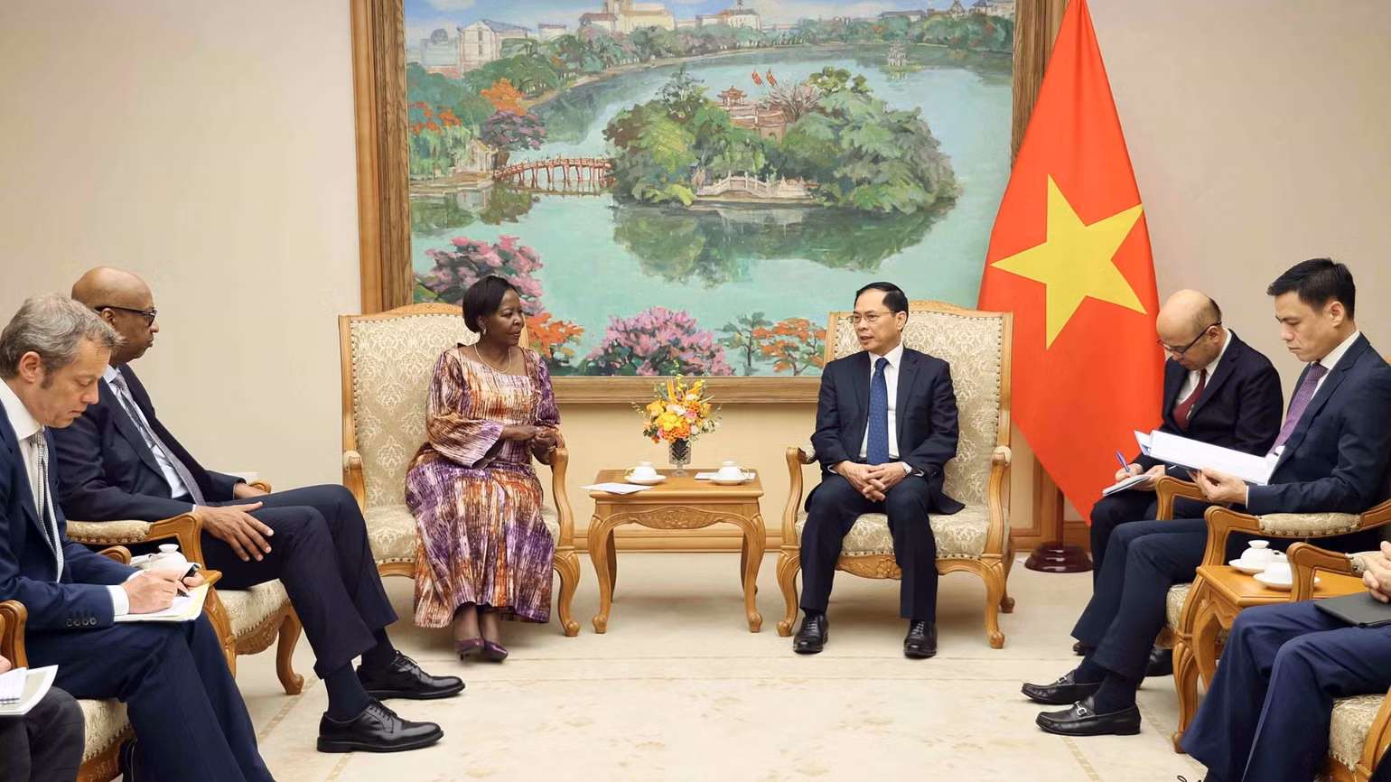 vna-potal-pho-thu-tuong-bui-thanh-son-tiep-tong-thu-ky-phap-ngu-louise-mushikiwabo-8624208-59.jpg