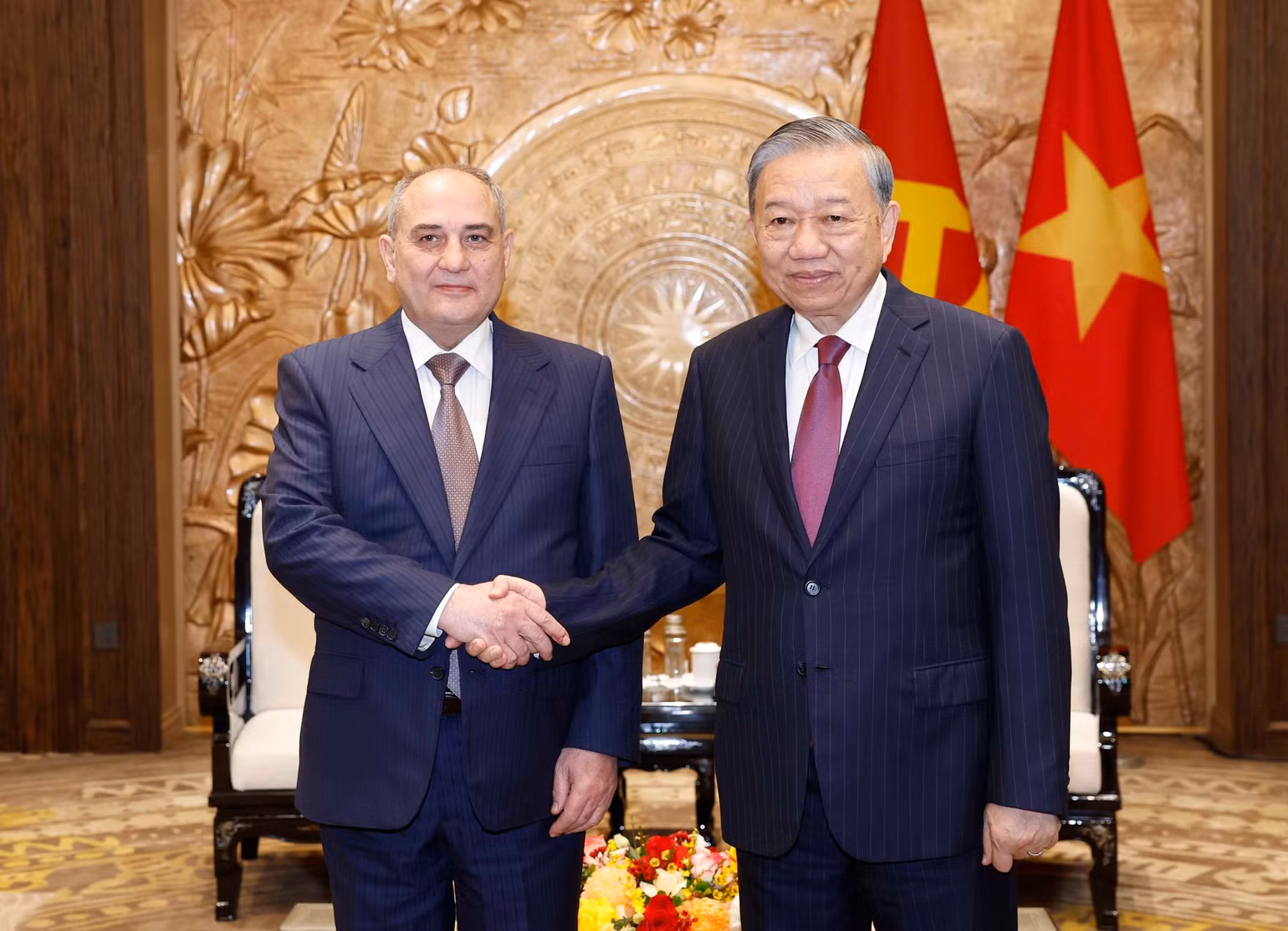 vna-potal-tong-bi-thu-to-lam-tiep-doan-dai-bieu-dang-azerbaija-moi-8552616.jpg