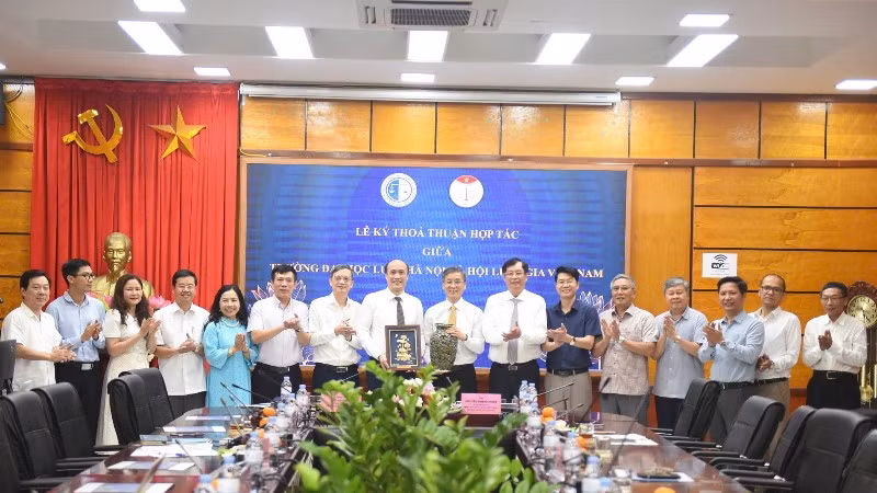 Lễ ký kết hợp tác được kỳ vọng mở ra nhiều cơ hội tiếp cận thực tiễn cho sinh viên ngành luật.
