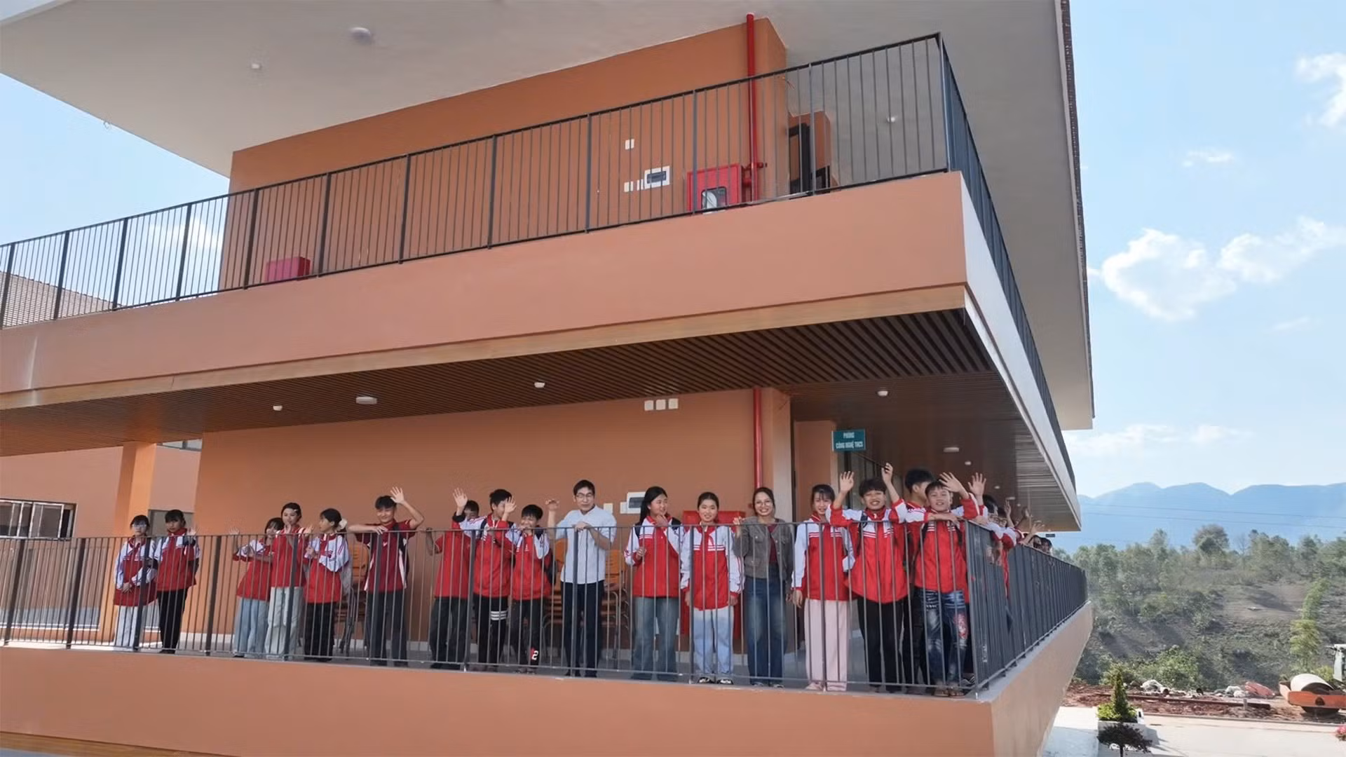 10truong-dien-bien.jpg