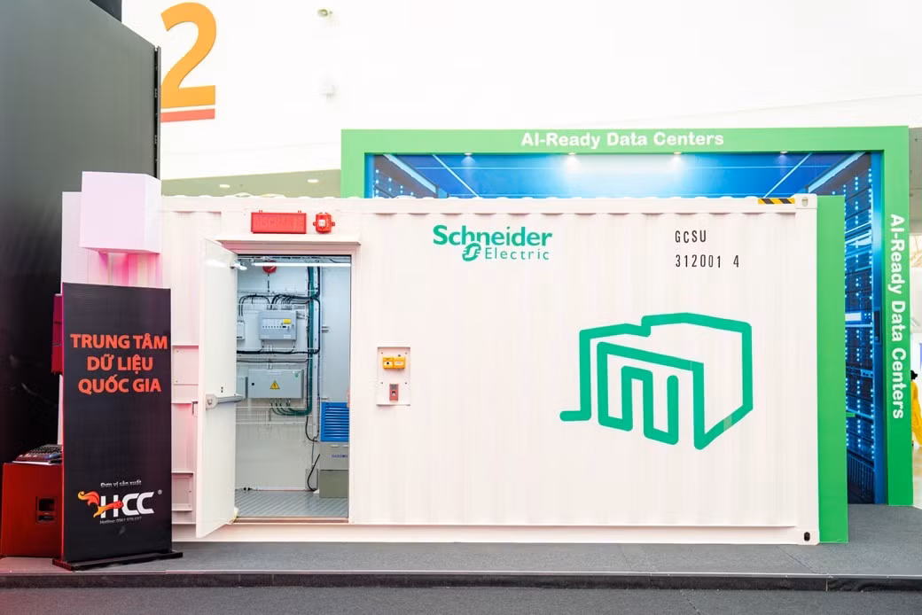 schneider-2.jpg