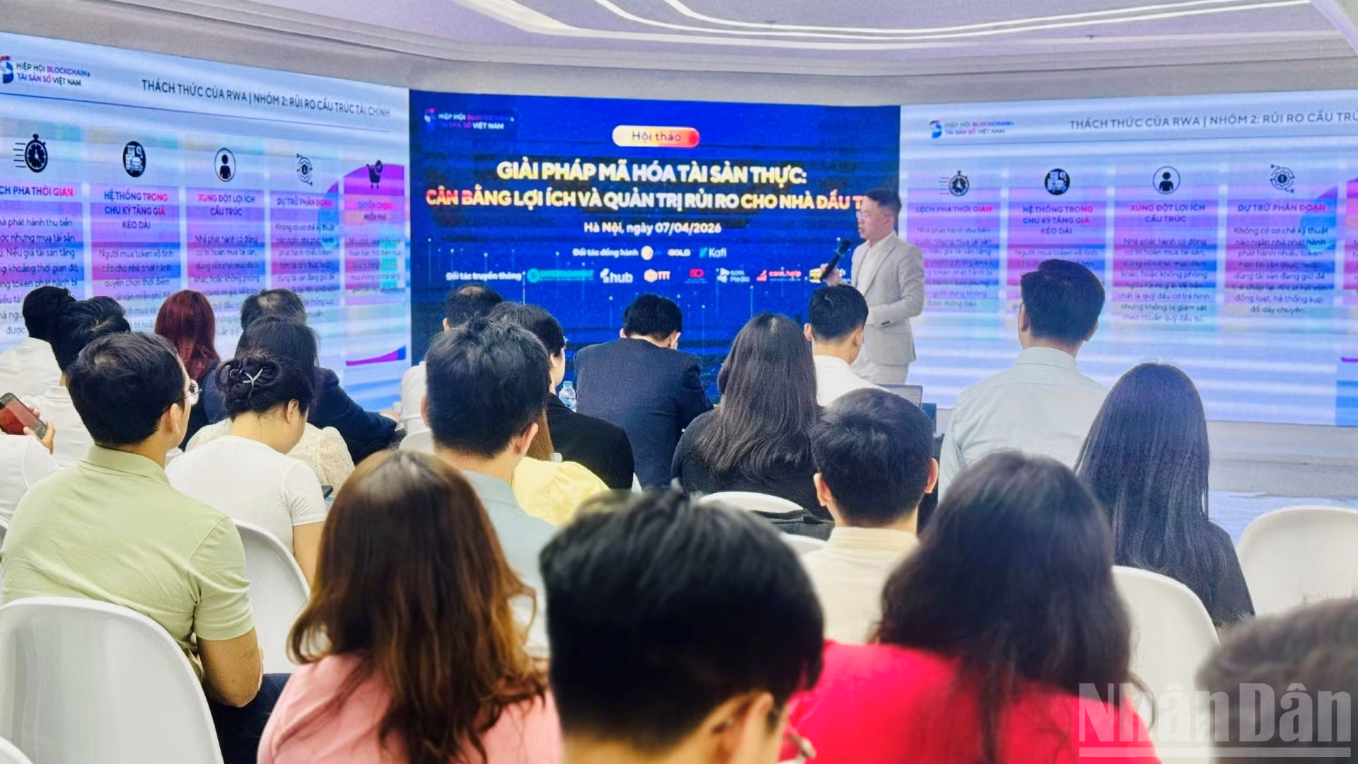 Chương trình đã nhận được sự tham dự của các chuyên gia trong lĩnh vực tài chính, công nghệ blockchain, cùng đại diện nhiều doanh nghiệp và tổ chức, với gần 100 đại biểu tham dự trực tiếp. (Ảnh: HNV)
