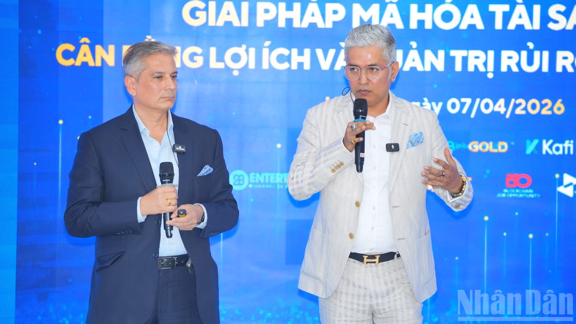 ndo_br_ong-varun-chugn-ao-den-va-ong-kamal-anand.jpg
