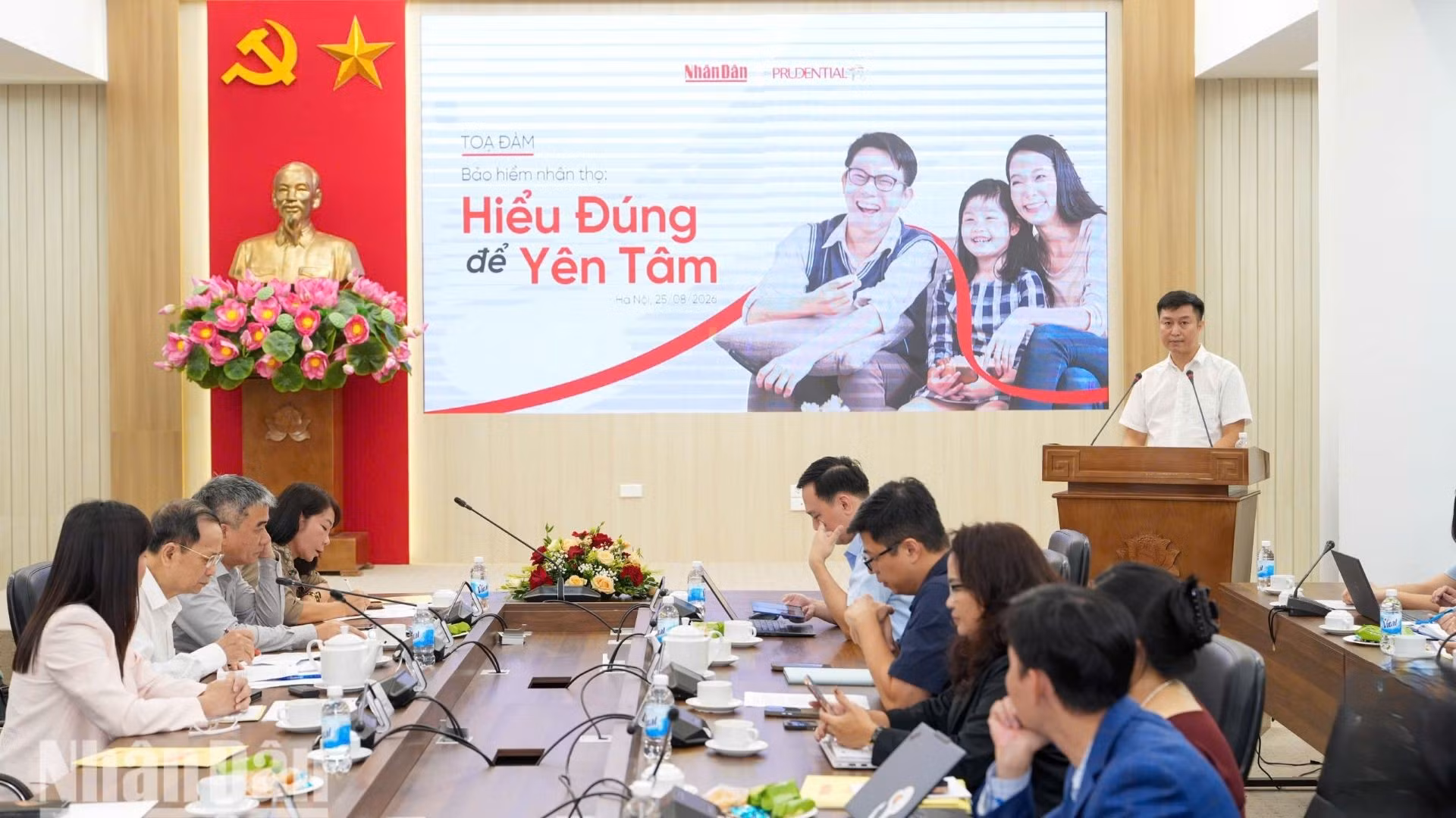 Tọa đàm "Bảo hiểm nhân thọ: Hiểu đúng để yên tâm". (Ảnh: MINH DUY)