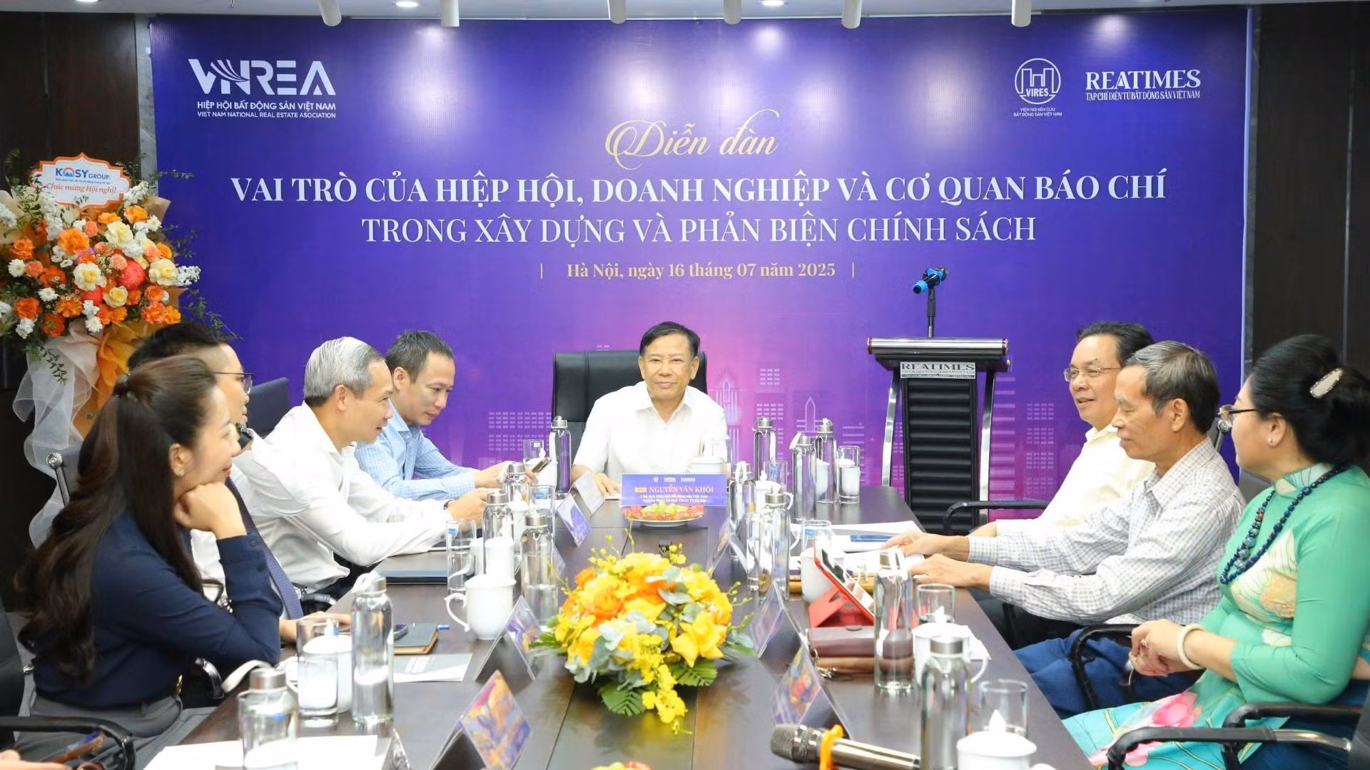 Diễn đàn thu hút các chuyên gia, các nhà khoa học, nhà quản lý và báo chí tham dự. 