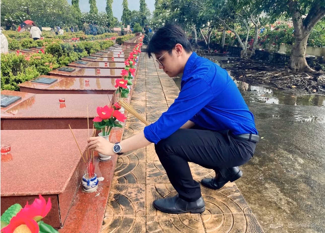 sinh-vien-tong-thanh-dat.png