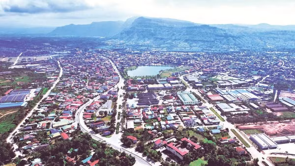 Khu Kinh tế Thương mại Lao Bảo tỉnh Quảng Trị được định hướng xây dựng thành Khu Kinh tế Thương mại xuyên biên giới.