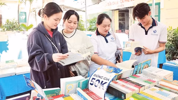 Học sinh, sinh viên tỉnh Khánh Hòa trải nghiệm Ngày hội sách và văn hóa đọc năm 2026 tổ chức tại Thư viện tỉnh Khánh Hòa (cơ sở 2, Nha Trang).
