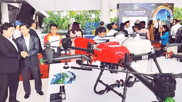 Các công ty khoa học và công nghệ trưng bày sản phẩm tại Khu công nghệ cao Thành phố Hồ Chí Minh.