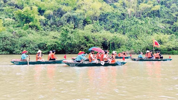 Tỉnh Ninh Bình hạn chế sử dụng động cơ trong hoạt động du lịch nhằm giảm phát thải.