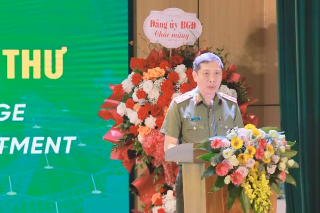Thiếu tướng, Phó Giáo sư, Tiến sĩ Hoàng Thanh Tuyền, Giám đốc Bệnh viện 19-8 phát biểu khai mạc hội thảo.