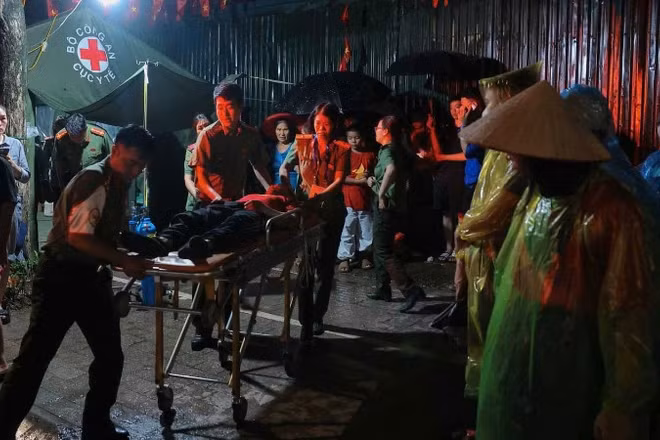 Kịp thời cấp cứu người dân gặp sự cố sức khỏe.