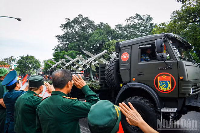 Cận cảnh giàn khí tài hiện đại tham gia tổng duyệt. Ảnh: THÀNH ĐẠT