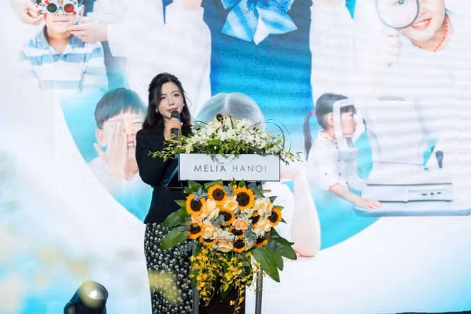 Thạc sĩ, bác sĩ Đinh Thị Phương Thủy, Giám Đốc điều hành Bệnh viện Đông Đô phát biểu tại hội thảo.